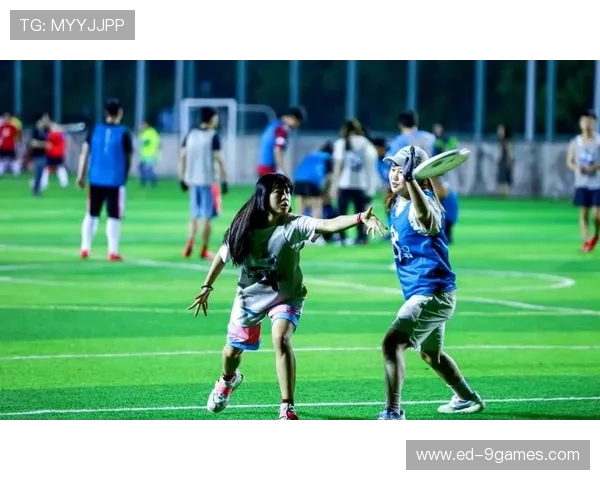 好朋友周末一起畅玩游戏度过欢乐时光尽享无限乐趣